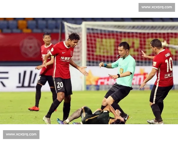 红牌罚下引发赛场激烈争议与裁判判罚讨论 红牌罚下引发赛场激烈争议与裁判判罚讨论